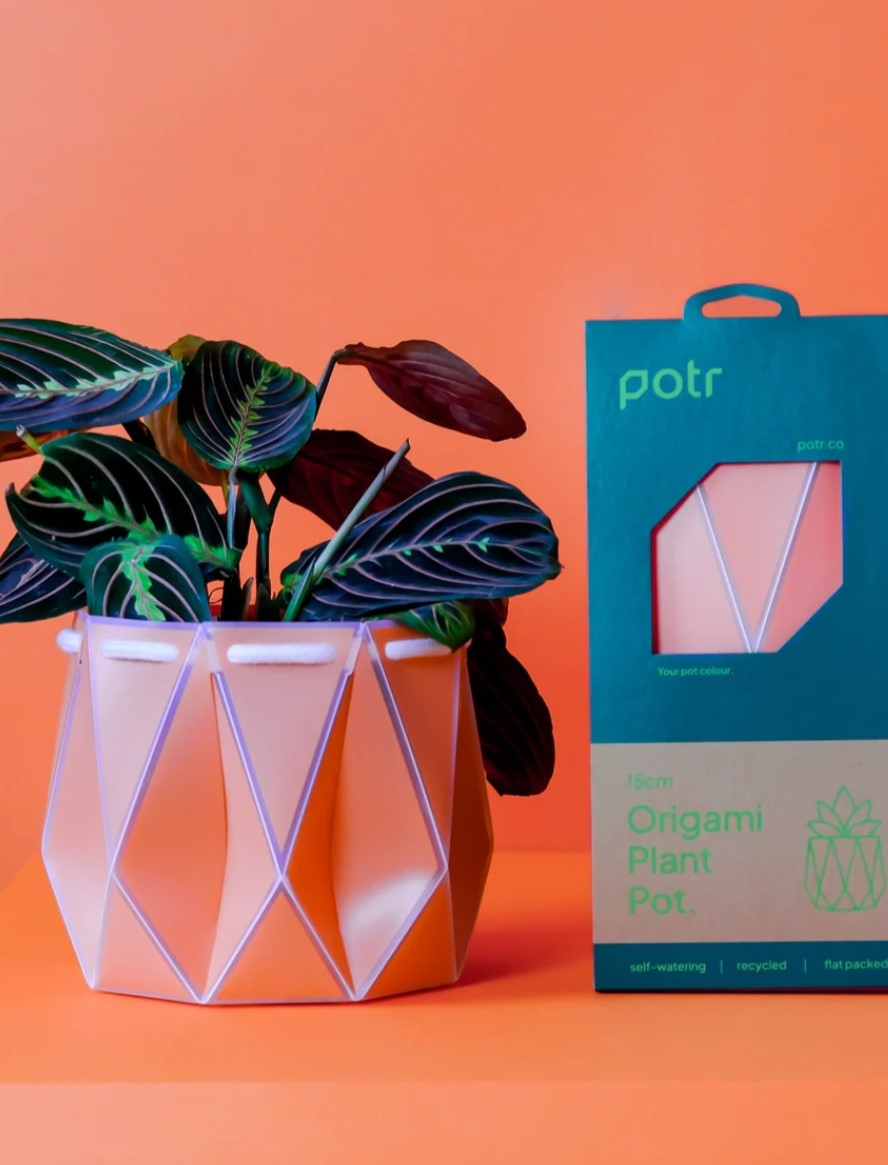 15cm Self-Watering Potr Origami Plant Pot. Grey. Simplify your plant care routine with this elegant self-watering pot!