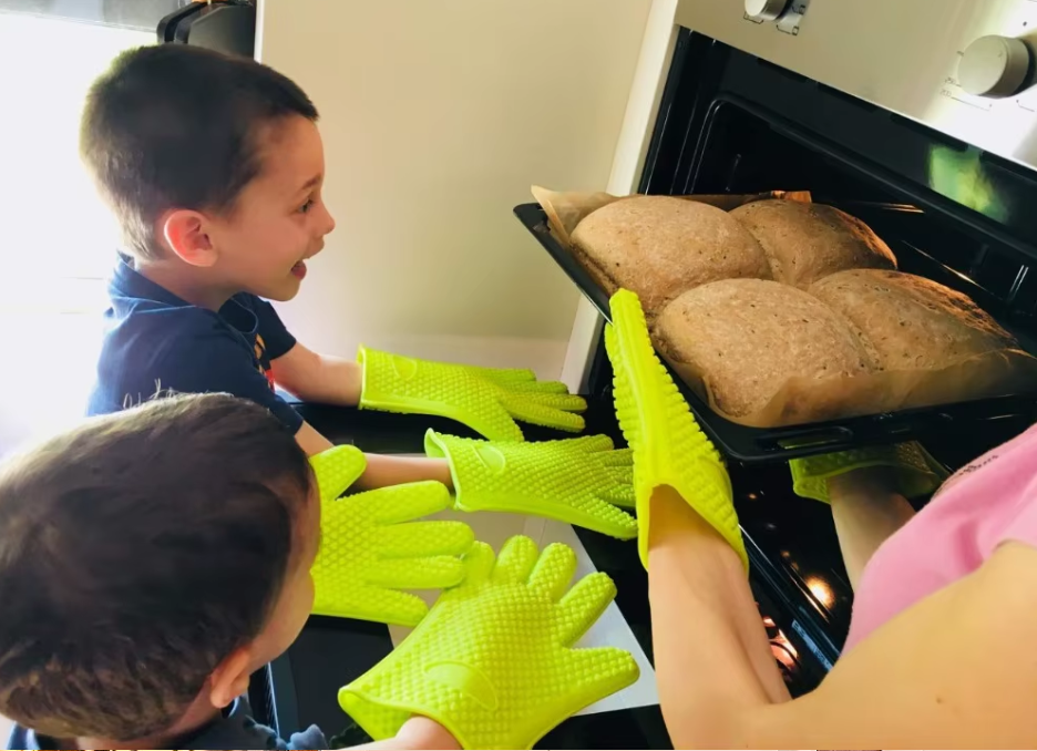 Heat-Resistant Silicone Oven Gloves – Perfect for Baking &amp; BBQ