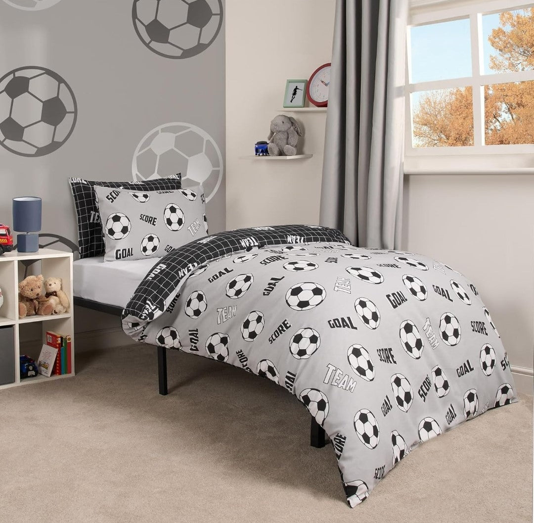 OHS Football Duvet Set Single. Transform your child's bedroom with the OHS Football Duvet Set Single.