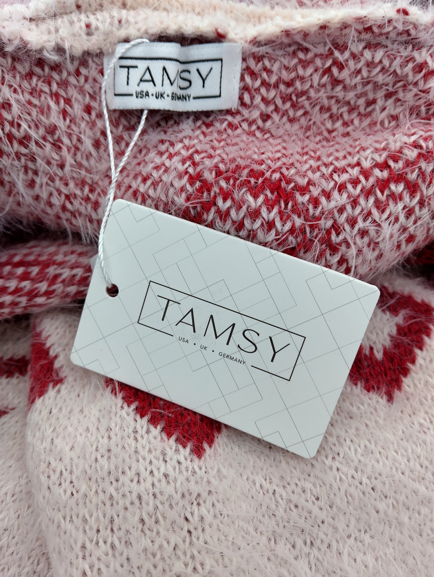 TAMSY Jumper. Size M / L. Perfect for adding a touch of elegance and comfort to your everyday style.