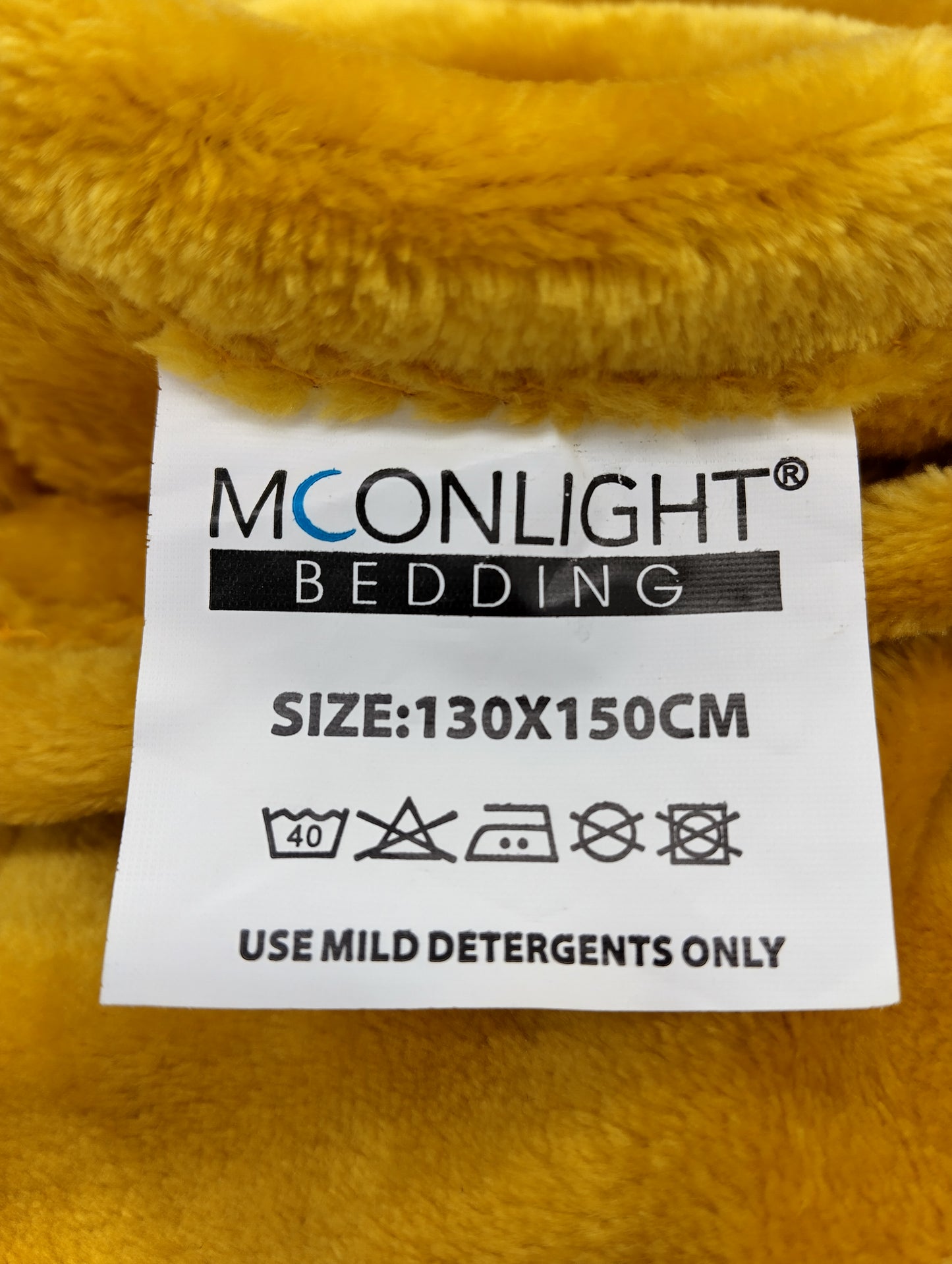 MOONLIGHT Blanket. Size 130x150cm. Enhance your comfort and style with the MOONLIGHT Fleece Blanket.