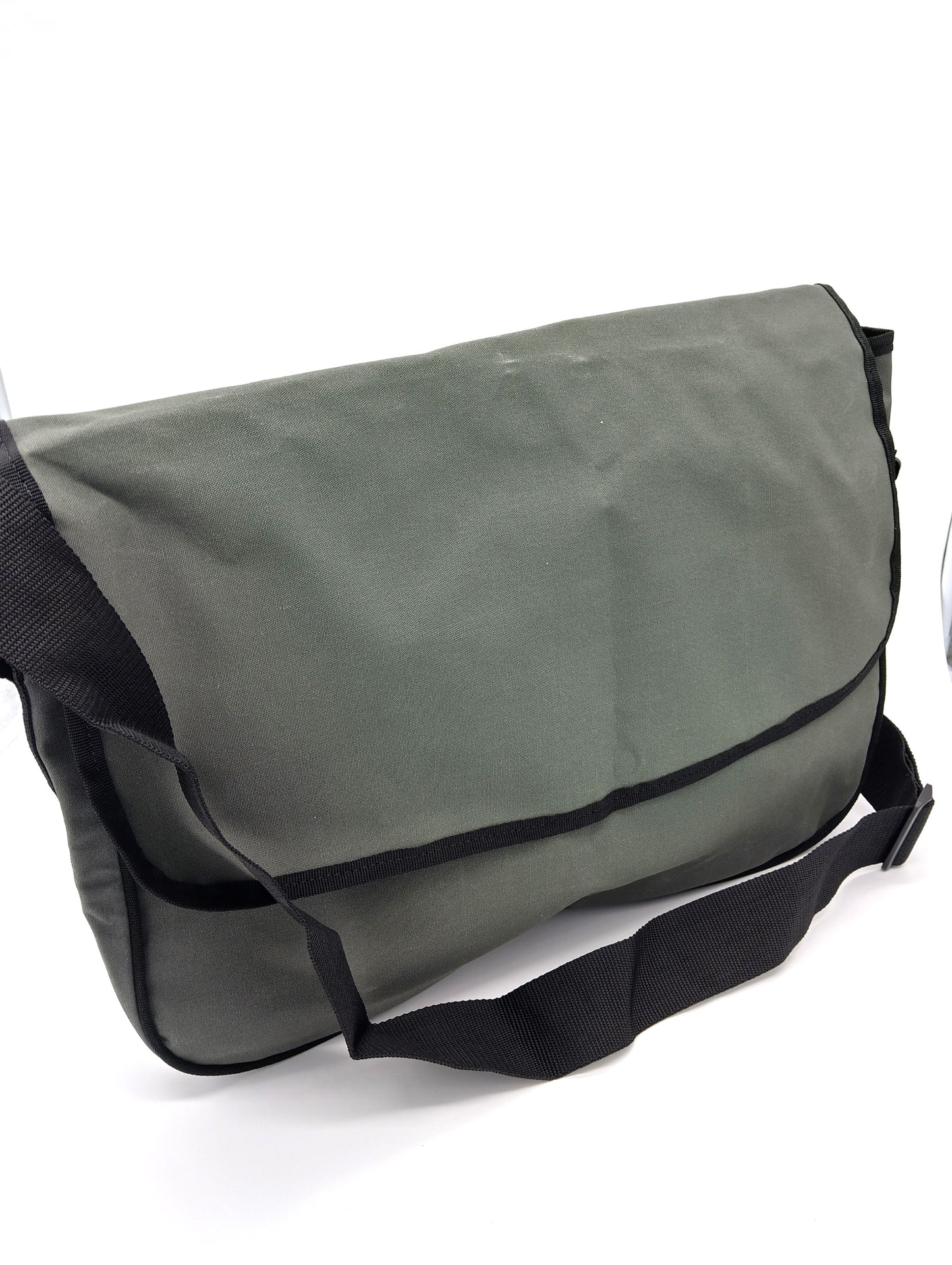 Bag.  Stylish and Versatile Large Capacity Shoulder Bag – Your Perfect Daily Companion.    Size 48 x 38cm.