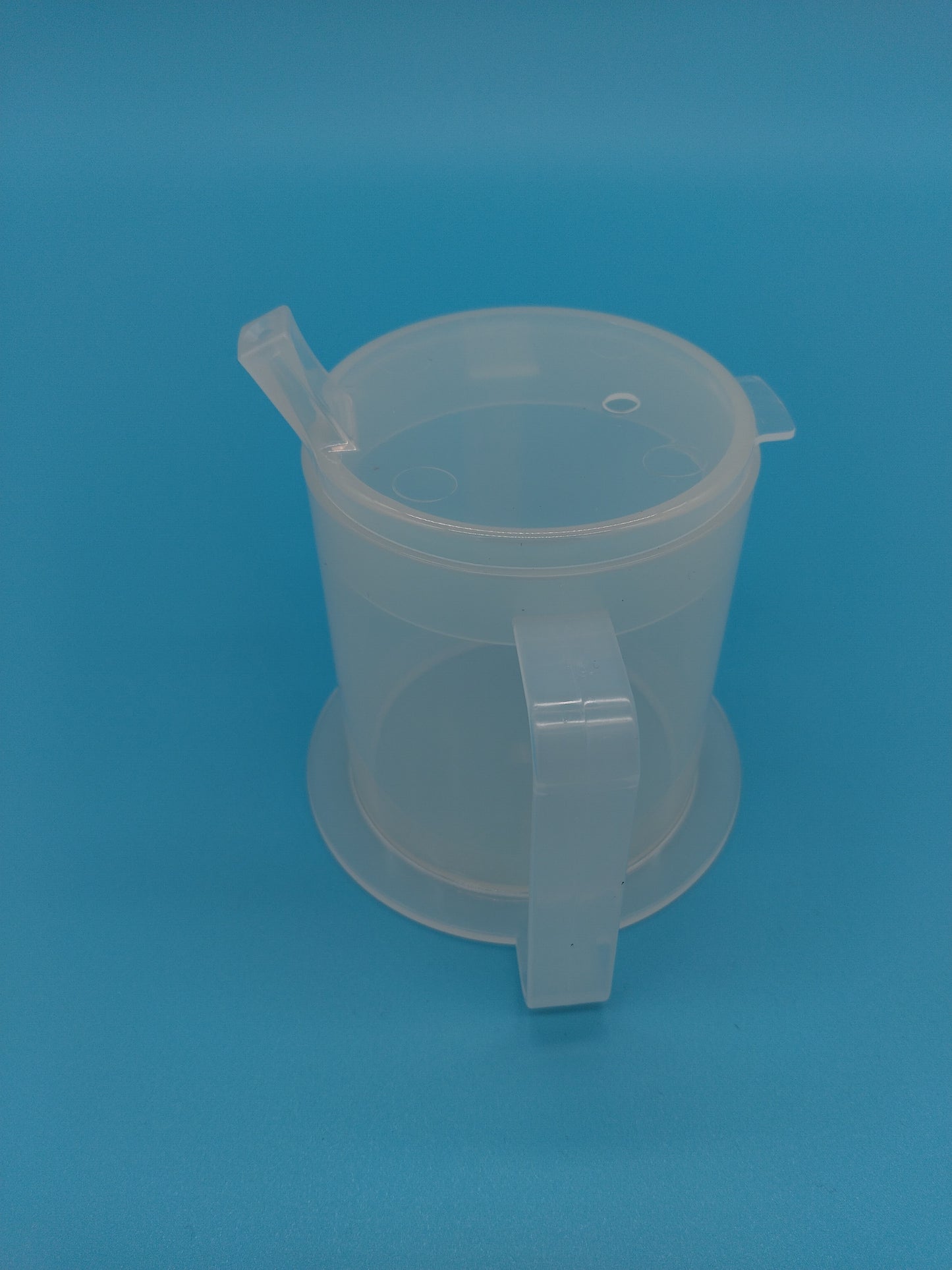 Universal Cup. 8 oz. Designed for comfort, safety, and convenience, this 8oz sippy cup is the perfect solution for disabled adults.