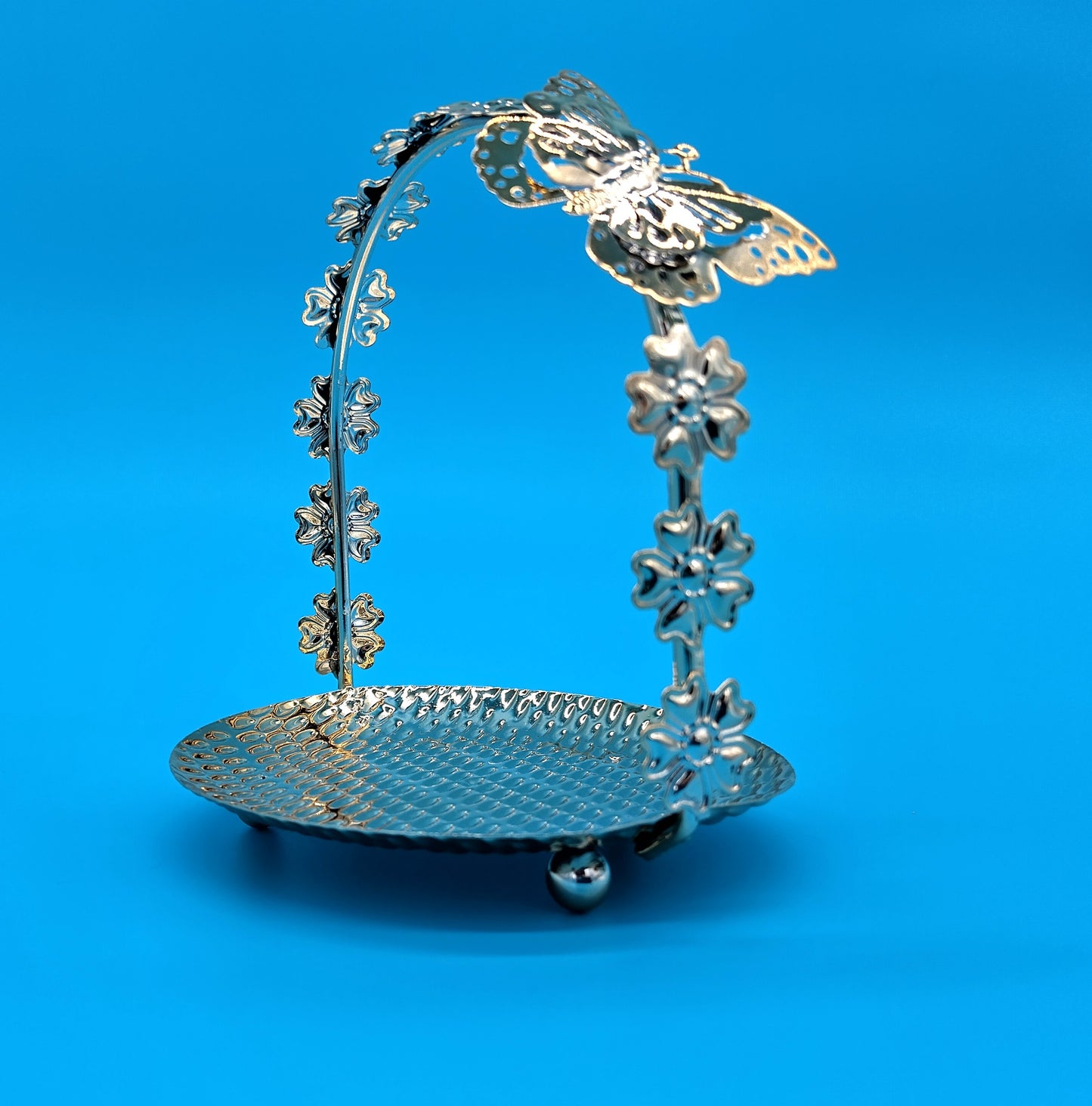 Jewelry Stand. Size 10cm x 11cm. Enhance your home decor with this stylish and versatile Gold Jewelry Stand.