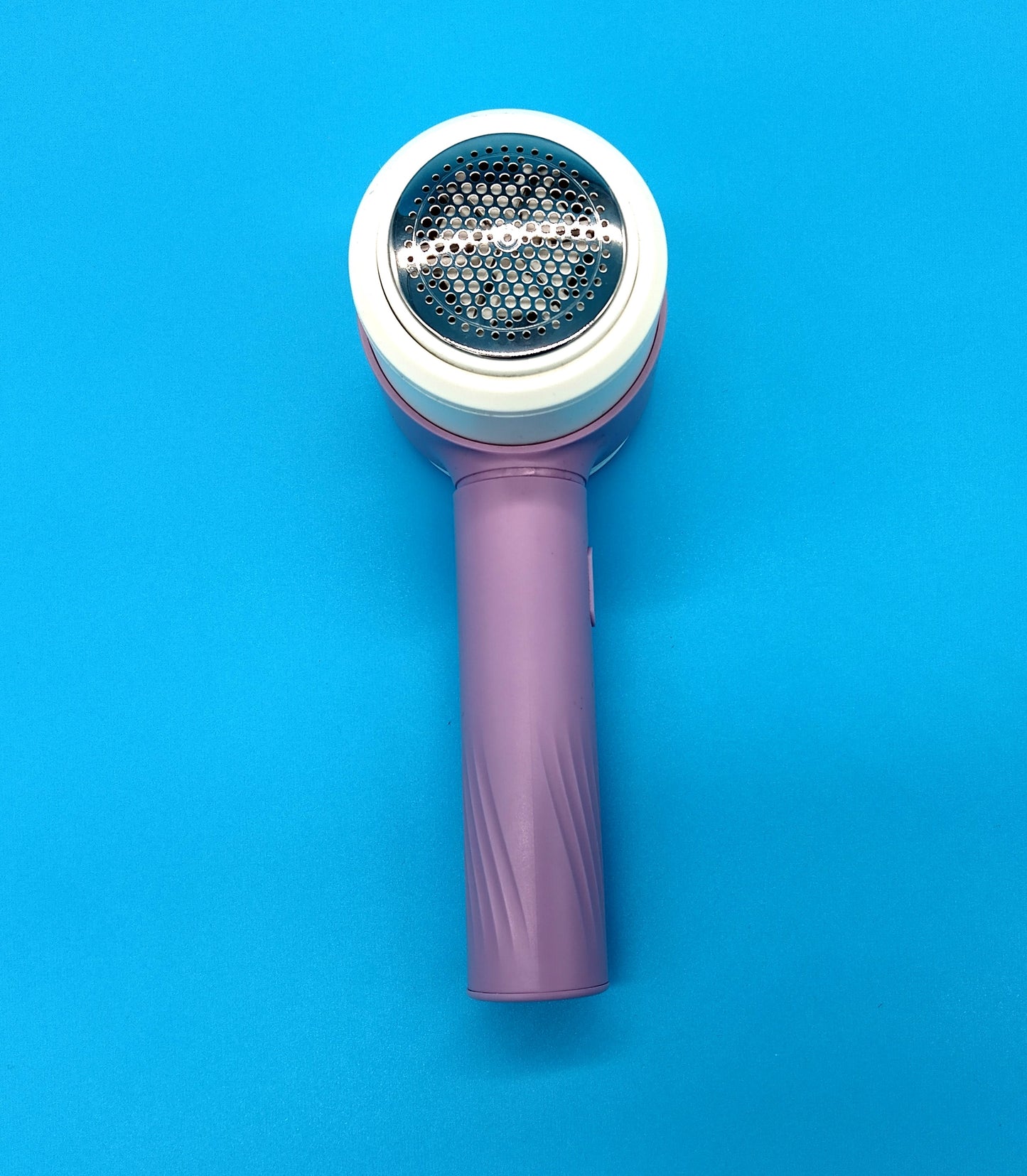 Electric Lint Shaver. Restore your clothes to their original glory with the Electric Rechargeable Fabric Shaver.