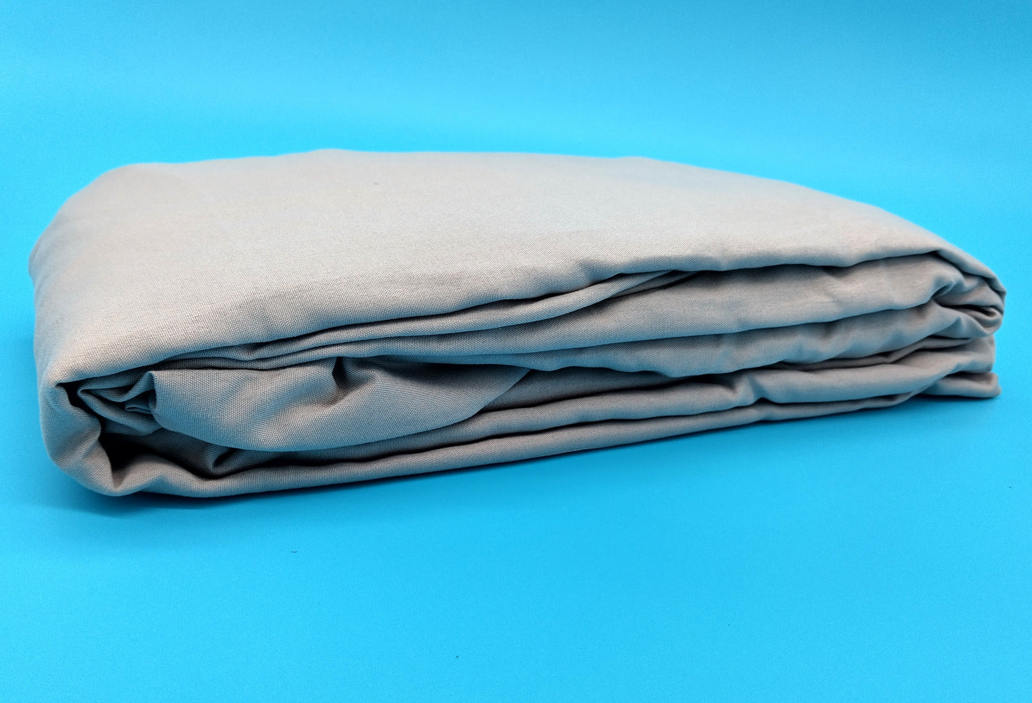 OHS Single Fitted Sheet. Gray. Upgrade your bedding with the OHS Single Fitted Sheet in Gray Microfibre.