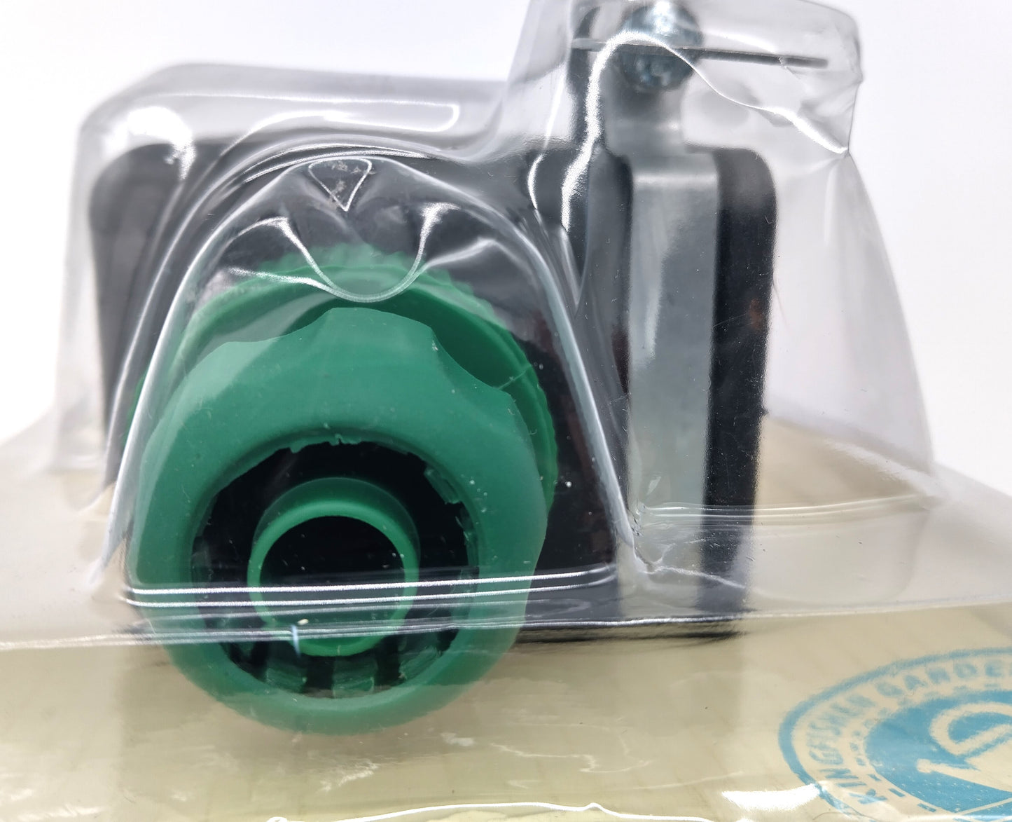 Universal Mixer Tap Connector. Simplify your watering and cleaning tasks with this easy-to-use and versatile tap fitting.