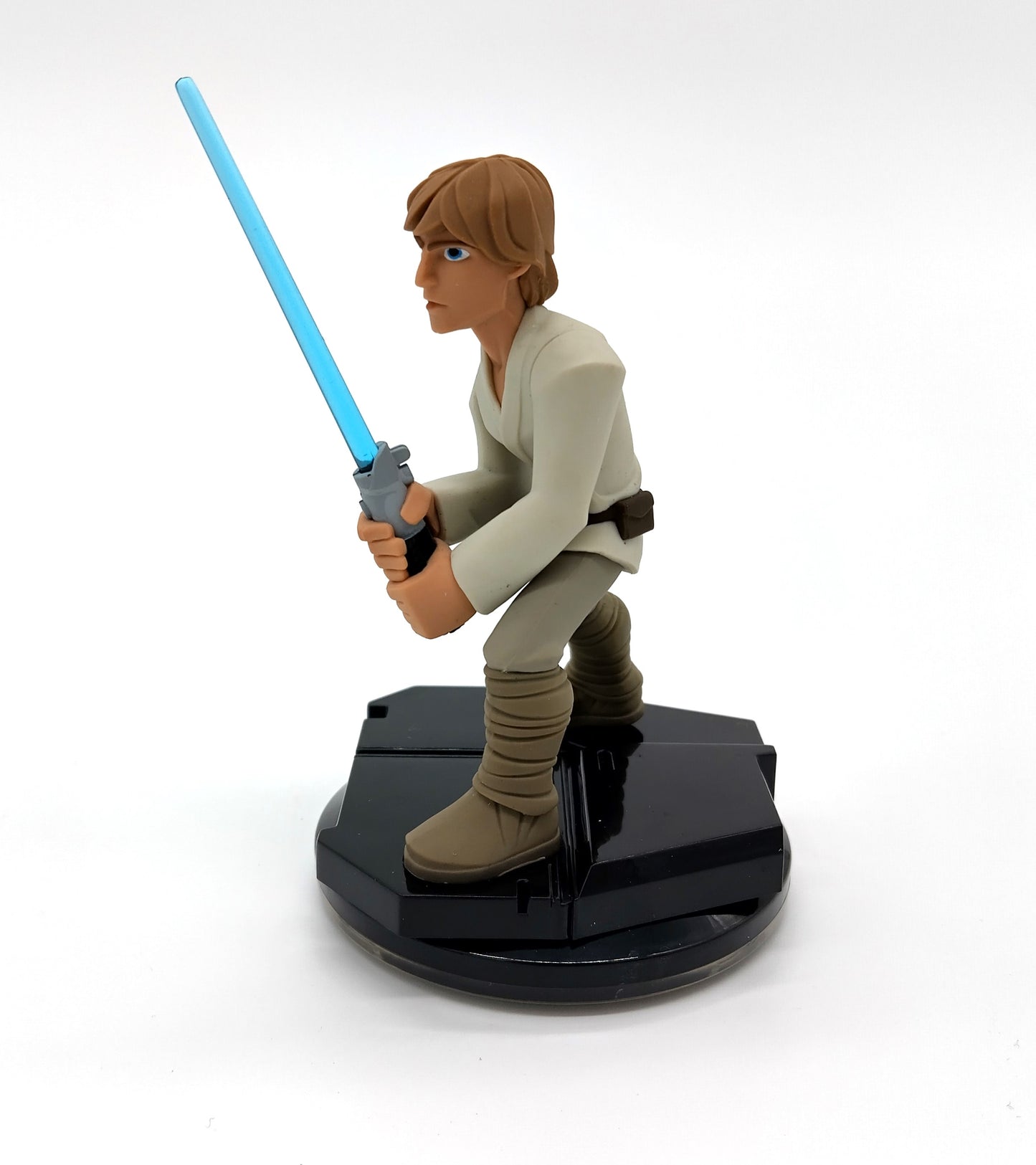 STAR WARS. Luke Skywalker. Enjoy the blend of interactive play and collectible value with this stunning figure.