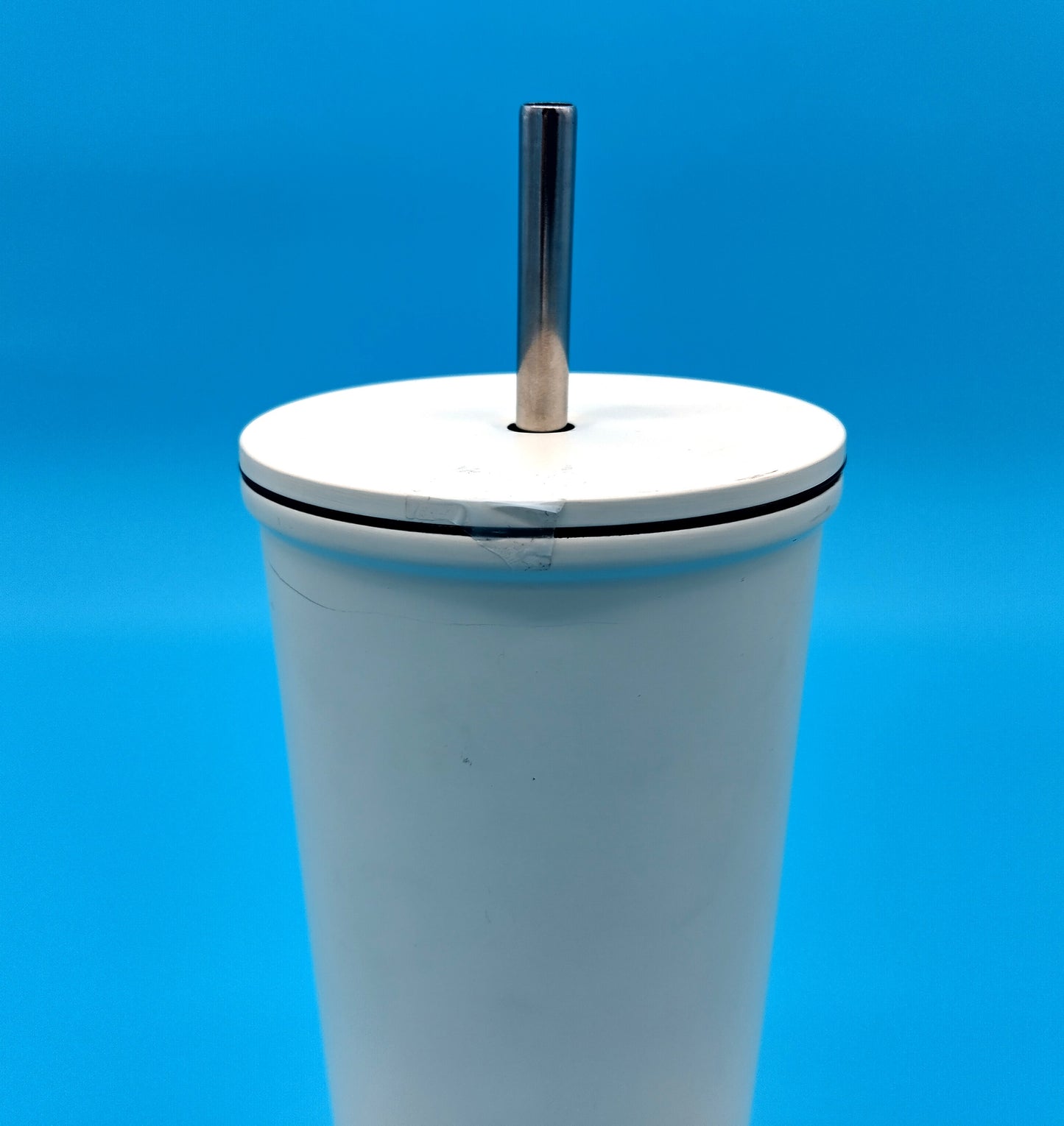 CAUTION Metal Smoothie Cup. 650ml.  Elevate your drinkware collection with our Simple Modern Insulated Tumbler with Straw and Lid.