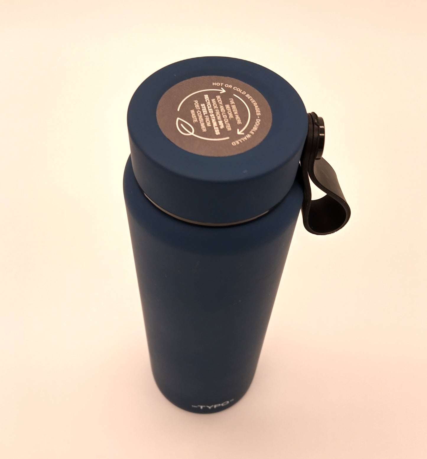 Hot or Cold Water Bottle. Stainless Steel. 500ml. Navy. Enjoy eco-friendly and stylish hydration with the Sustainable Stainless Steel Water Bottle.