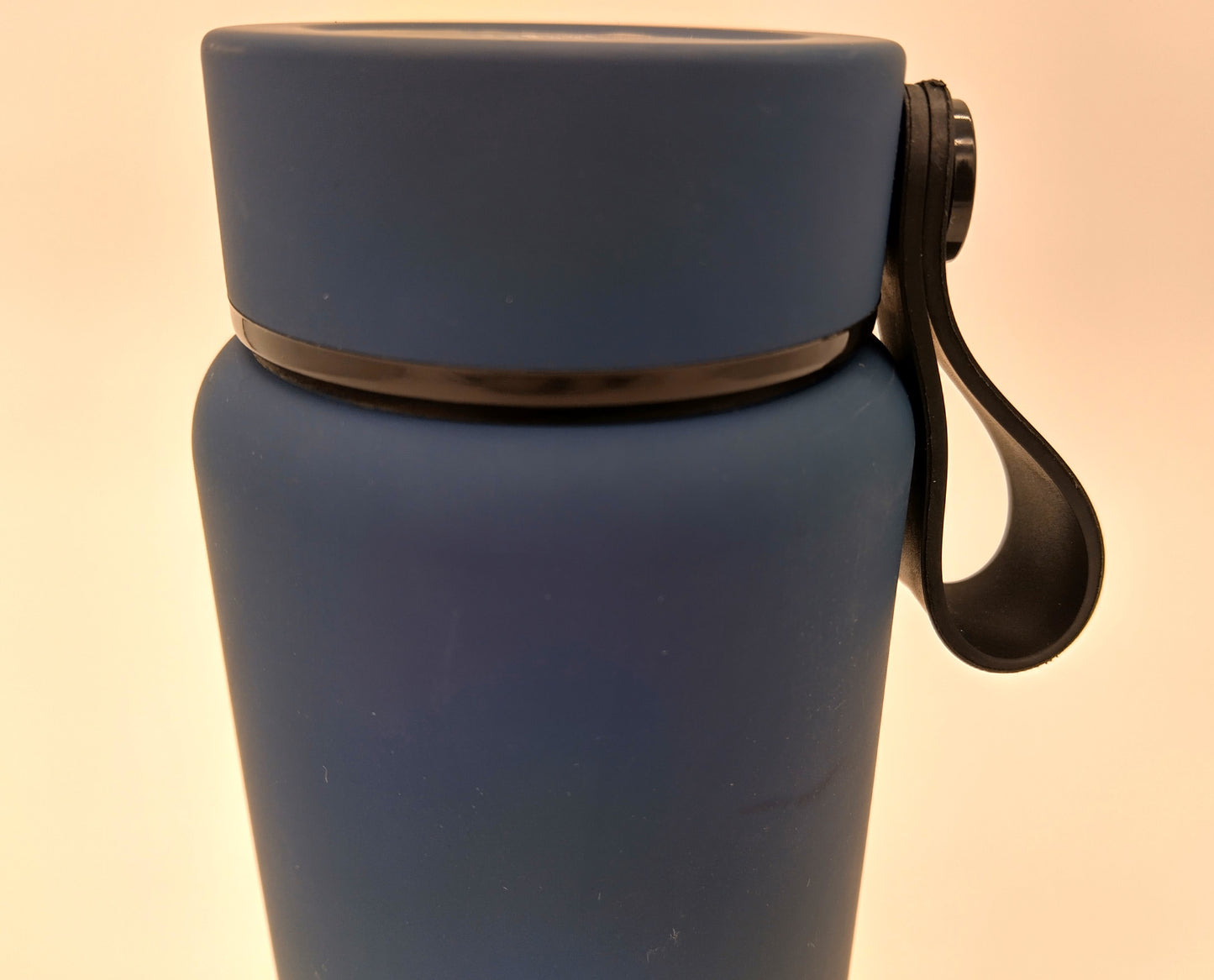 Hot or Cold Water Bottle. Stainless Steel. 500ml. Navy. Enjoy eco-friendly and stylish hydration with the Sustainable Stainless Steel Water Bottle.