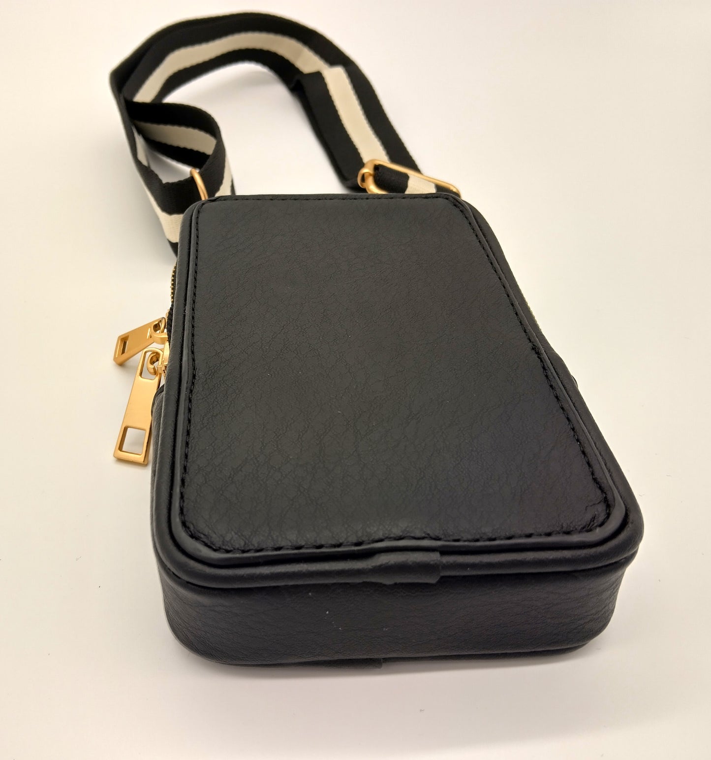 Cross Body Bag. Black. Enhance your daily routine with the Women's Cross Body Bag.