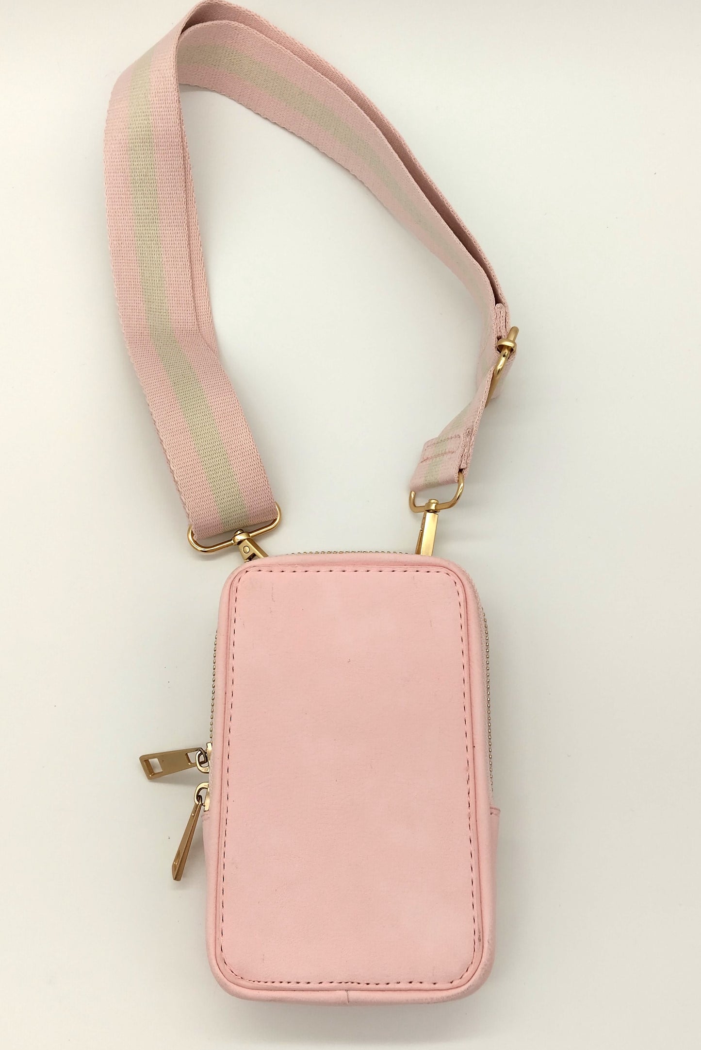 Cross Body Bag. Pink. Enhance your daily routine with the Women's Cross Body Bag. This stylish and functional bag