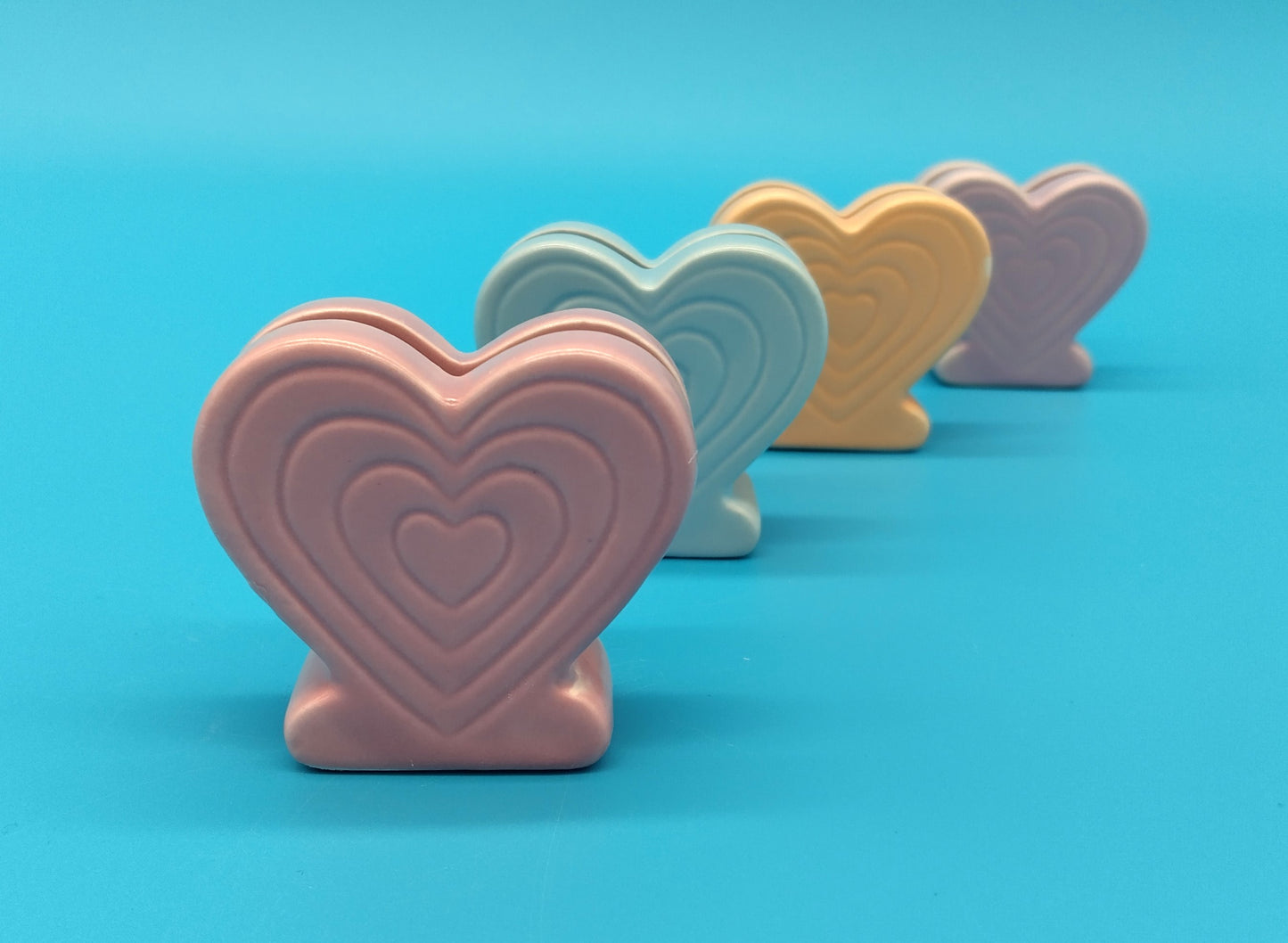 Ceramic Card Holder. Hearts  Elevate your organization and decoration game with our Ceramic Heart Card Holder Set.