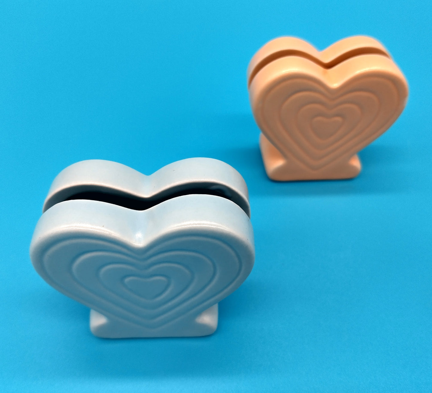 Ceramic Card Holder. Hearts  Elevate your organization and decoration game with our Ceramic Heart Card Holder Set.