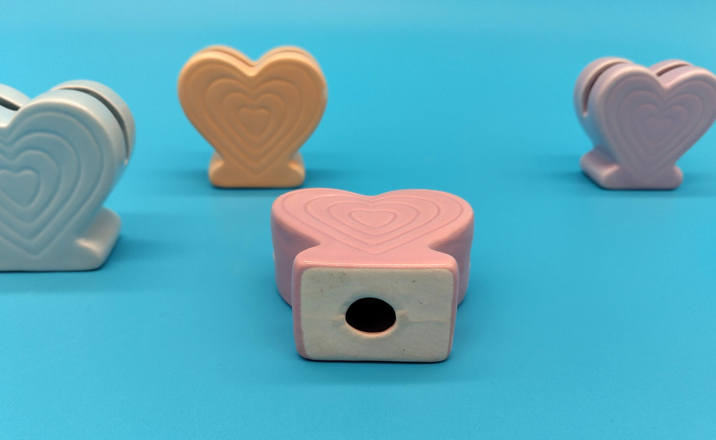 Ceramic Card Holder. Hearts  Elevate your organization and decoration game with our Ceramic Heart Card Holder Set.