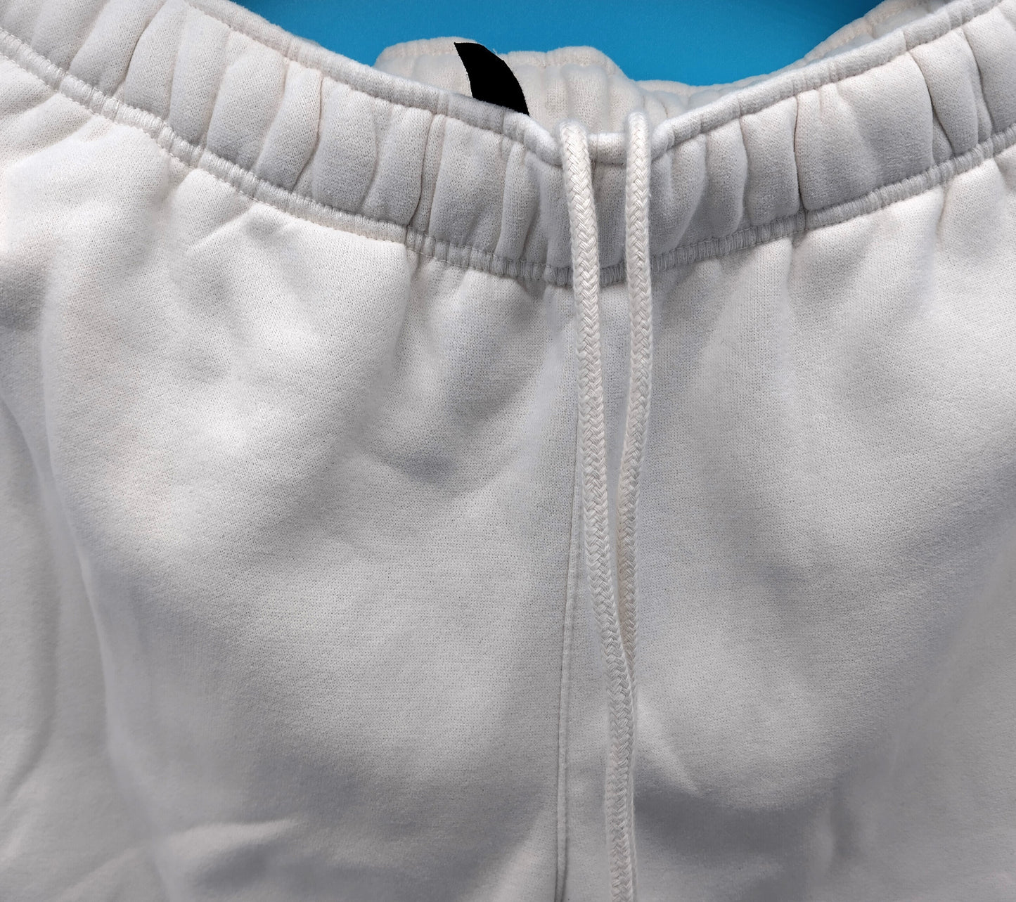 Plush Gym Track Trousers Size M. Transform your athletic wear with our Plush Gym Track Pants and enjoy the perfect blend of comfort and style.