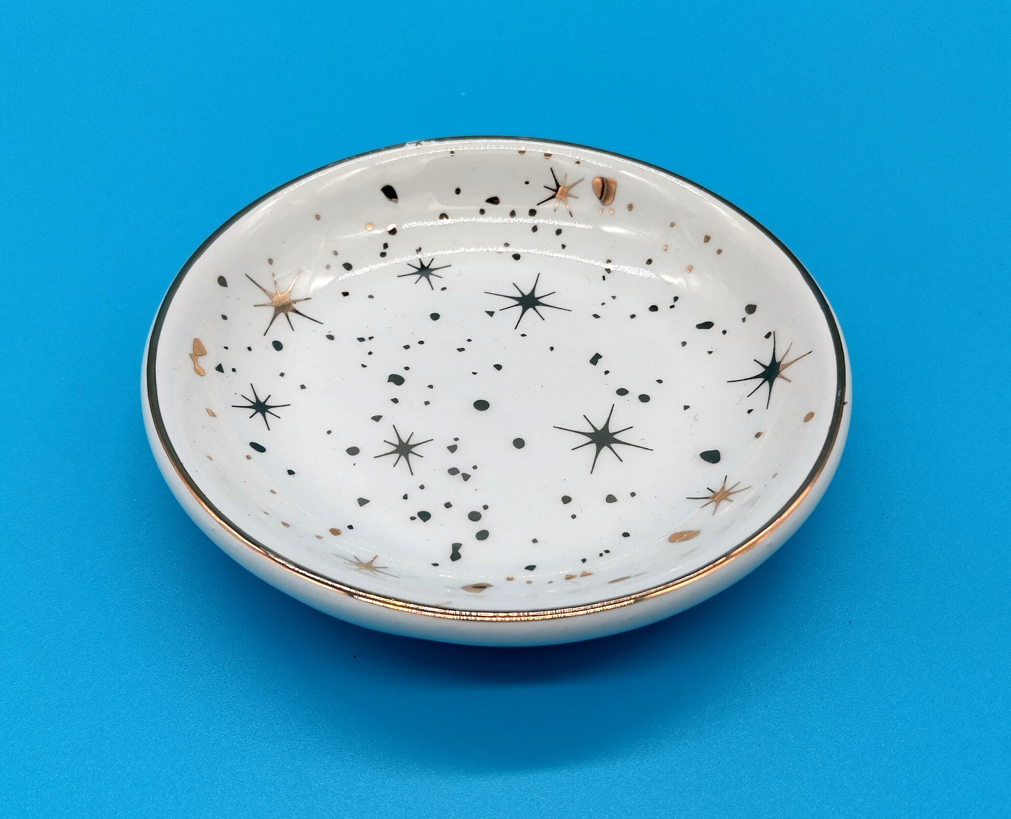 Ceramic Trinket Tray.  Organize your jewelry and small items in style with our Ceramic Trinket Ring Dish.