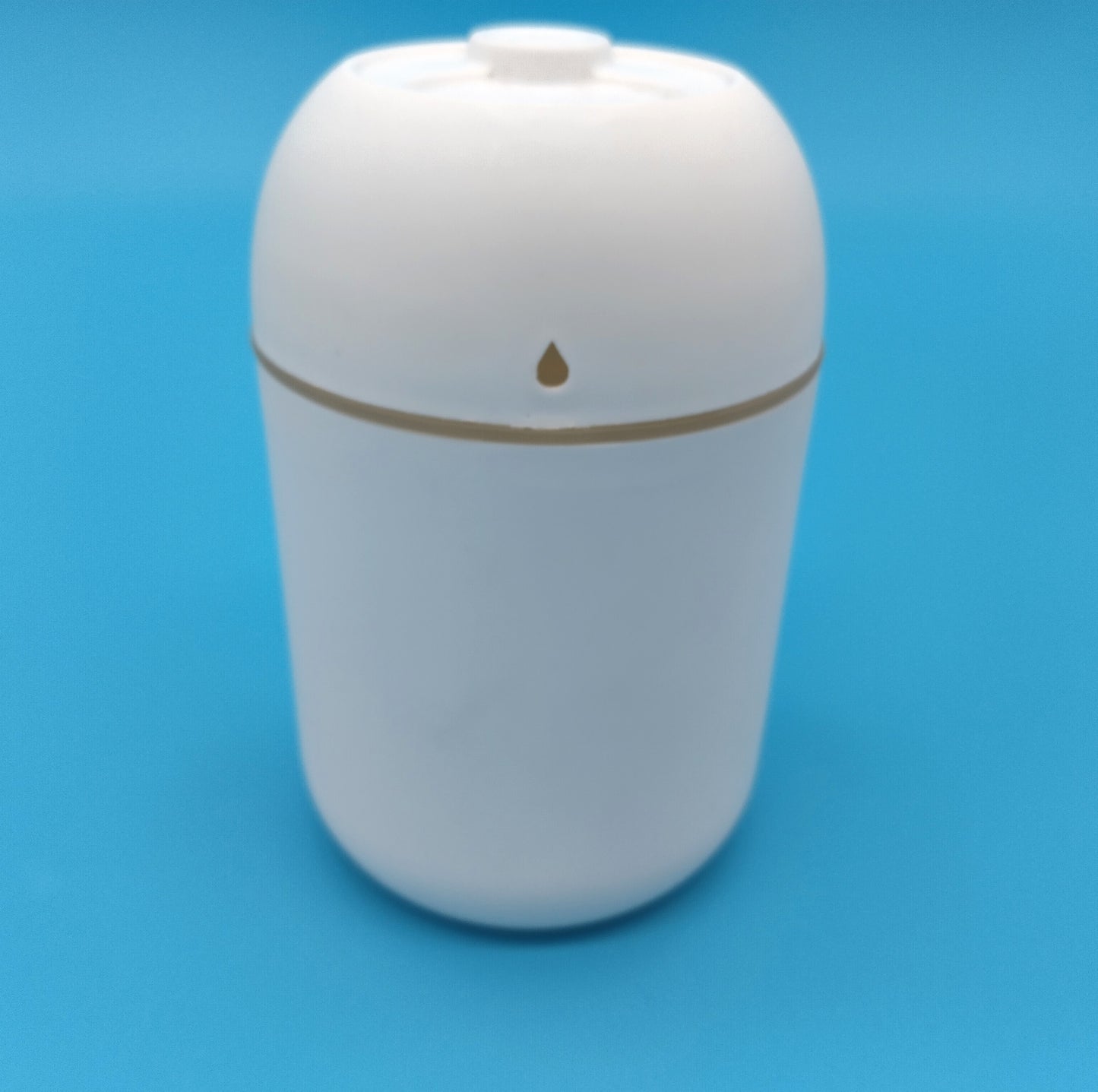 Mini Humidifier. 330ml. Improve your air quality and enjoy a comfortable environment with the Mini Humidifier for Bedroom.