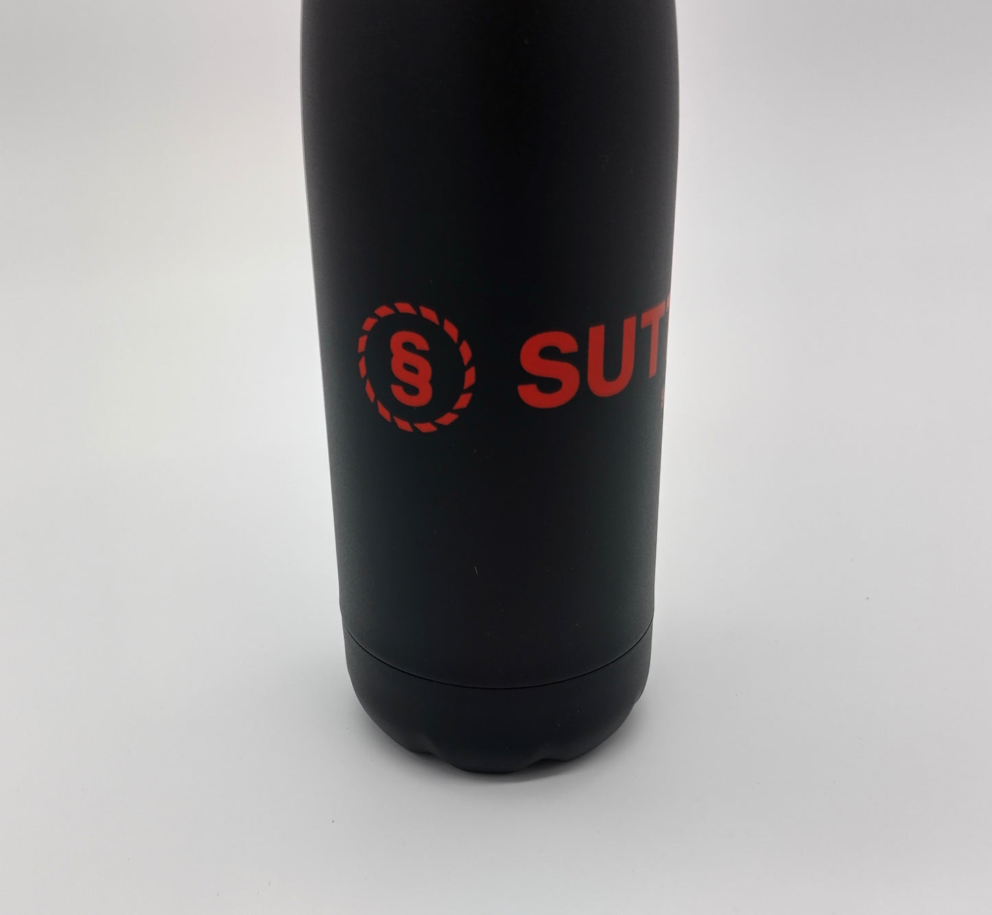 Stainless Steel Water Bottle. 500ml. Perfect for any activity, this bottle is your reliable companion for staying hydrated on the go.