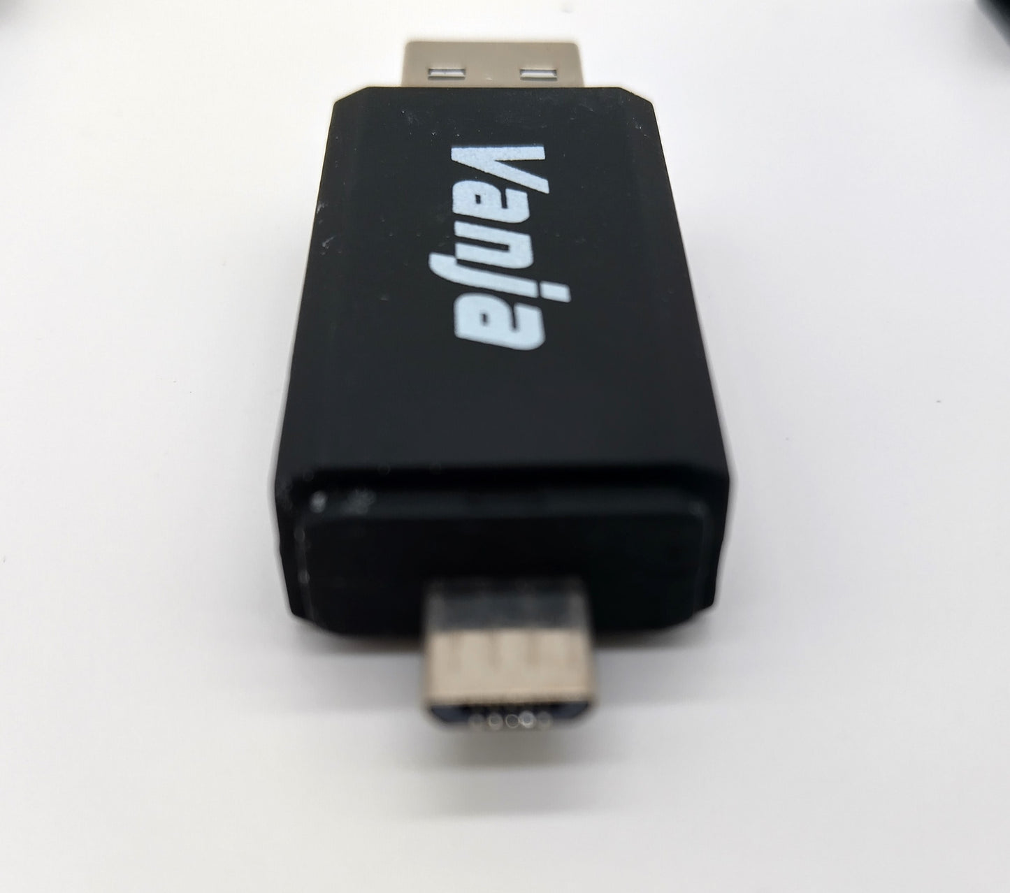 VANJA USB Card Reader. Perfect for anyone needing quick and efficient access to their SD and Micro SD cards.