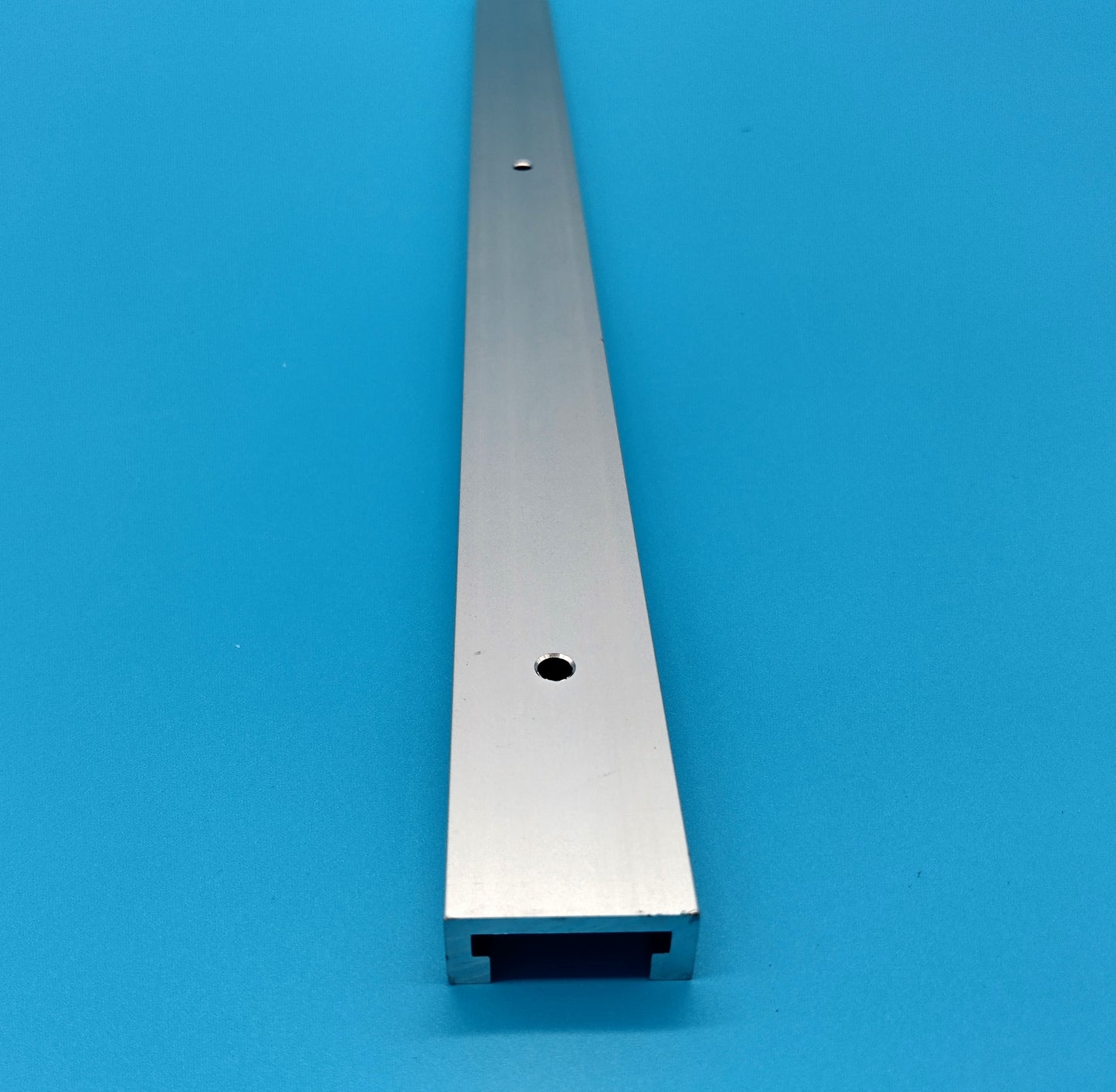 1 Pc. Silver T-tracks. 500mm. Aluminum. Upgrade your woodworking tools with our high-quality T-Track.