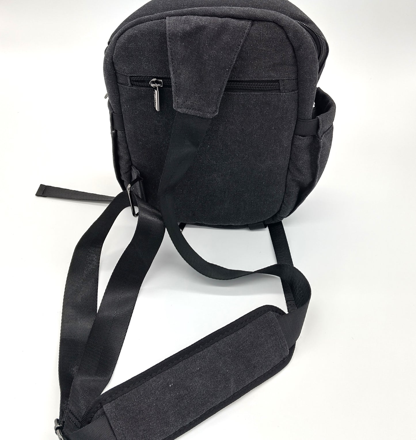 CWATCUN Small Camera Bag   .Upgrade your photography gear with the Cwatcun Small Camera Bag.