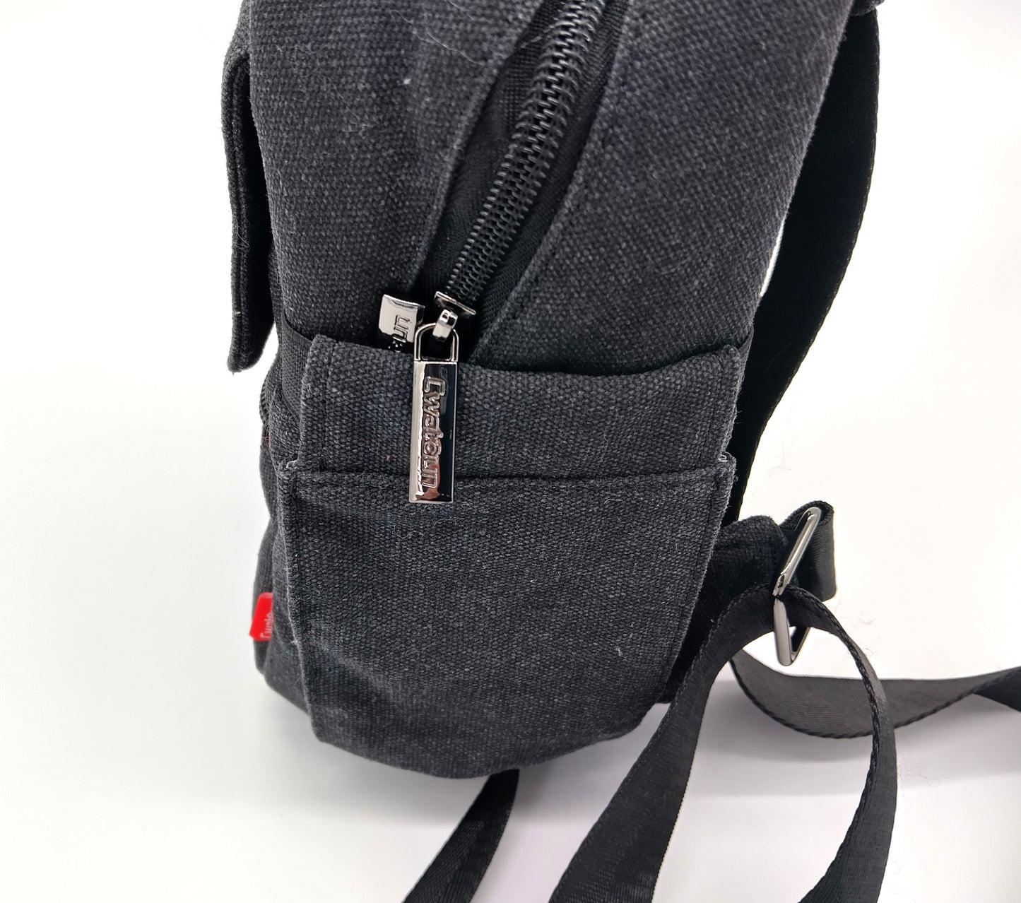 CWATCUN Small Camera Bag   .Upgrade your photography gear with the Cwatcun Small Camera Bag.