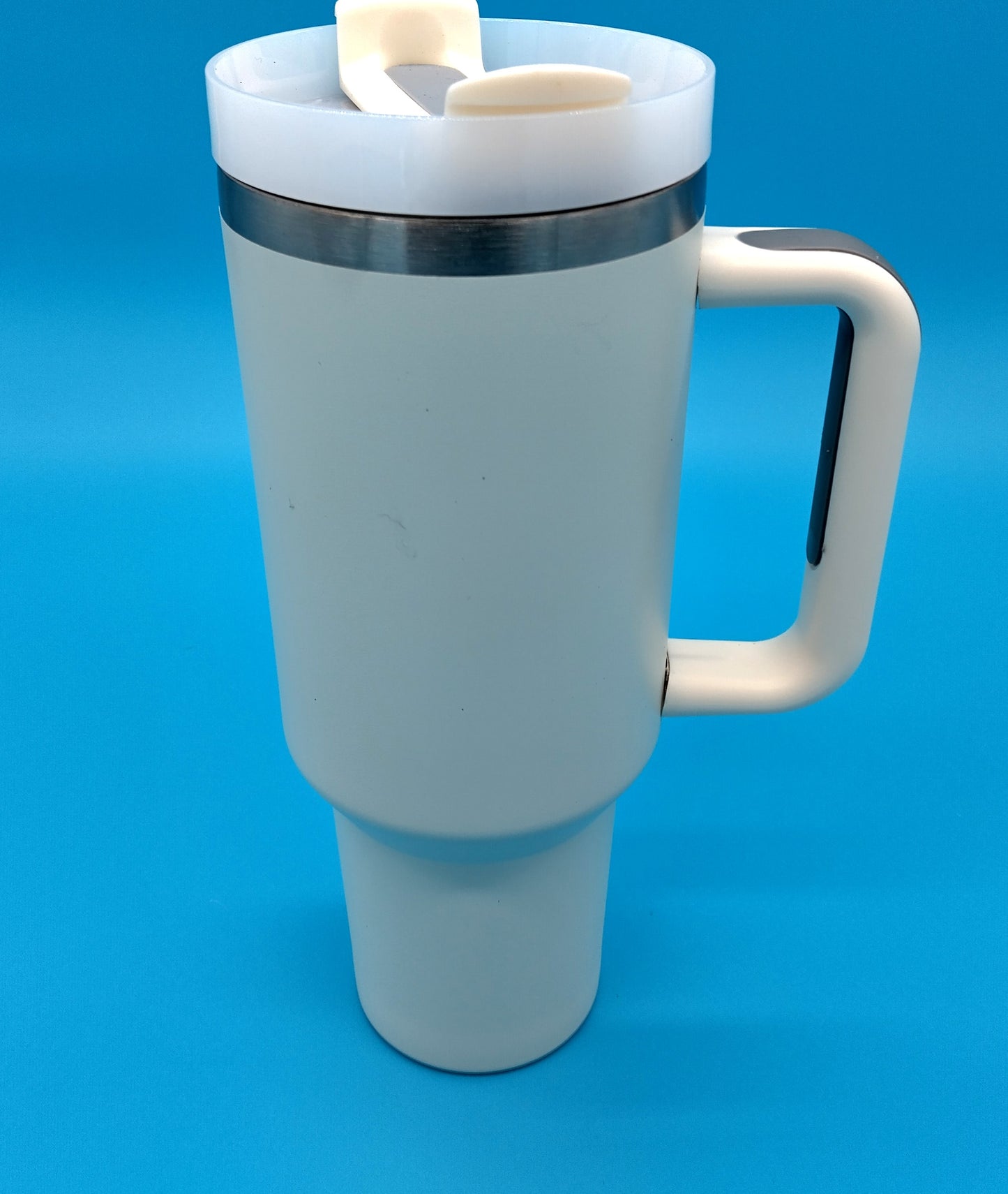 Snow White Stainless Stell Cup. 1200ml. Enjoy the perfect temperature for your drinks, anytime, anywhere.