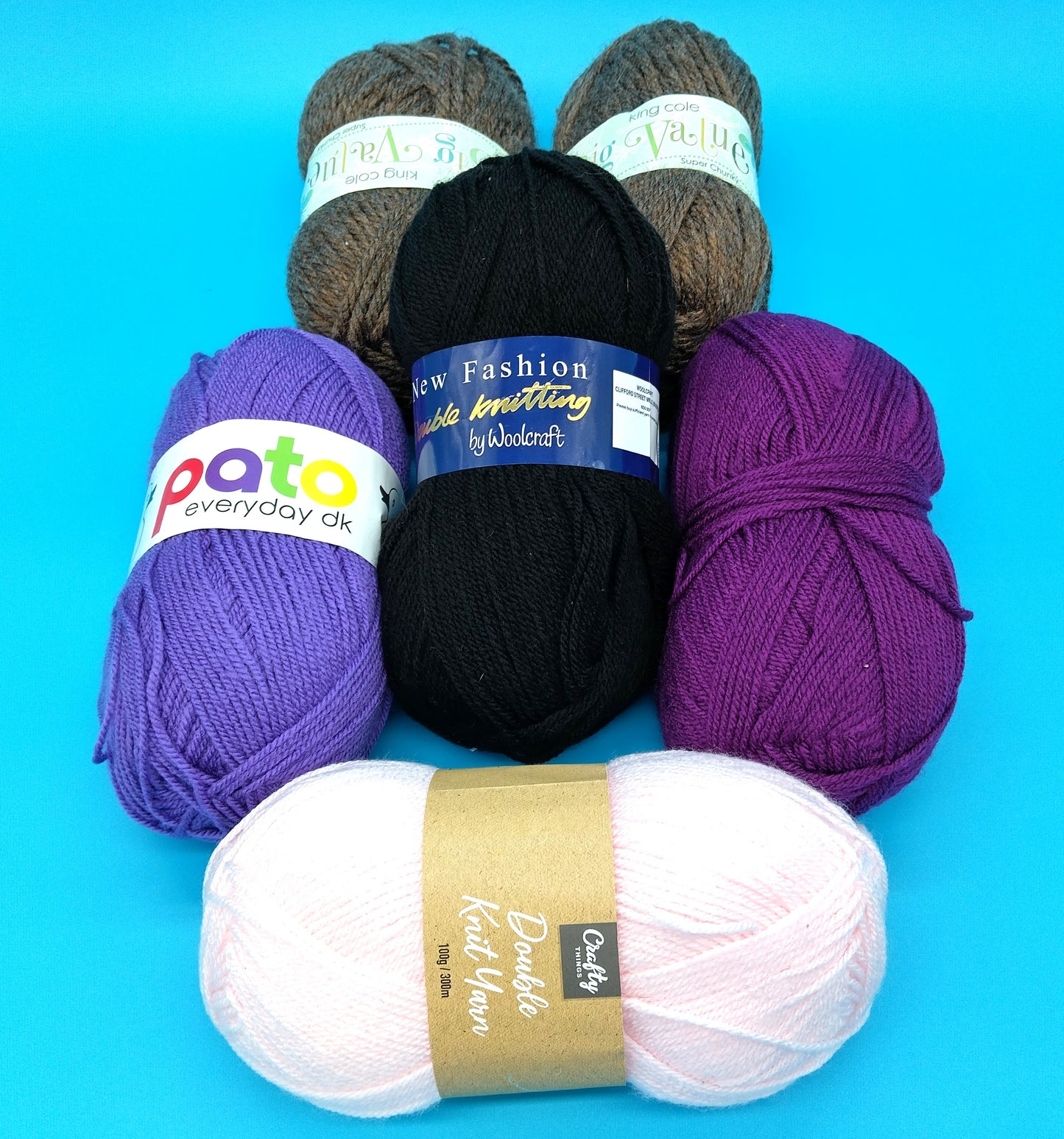 Mixted Wool Yarn. 6 Balls. Start your next crafting project with our Mixed Wool Yarn pack.