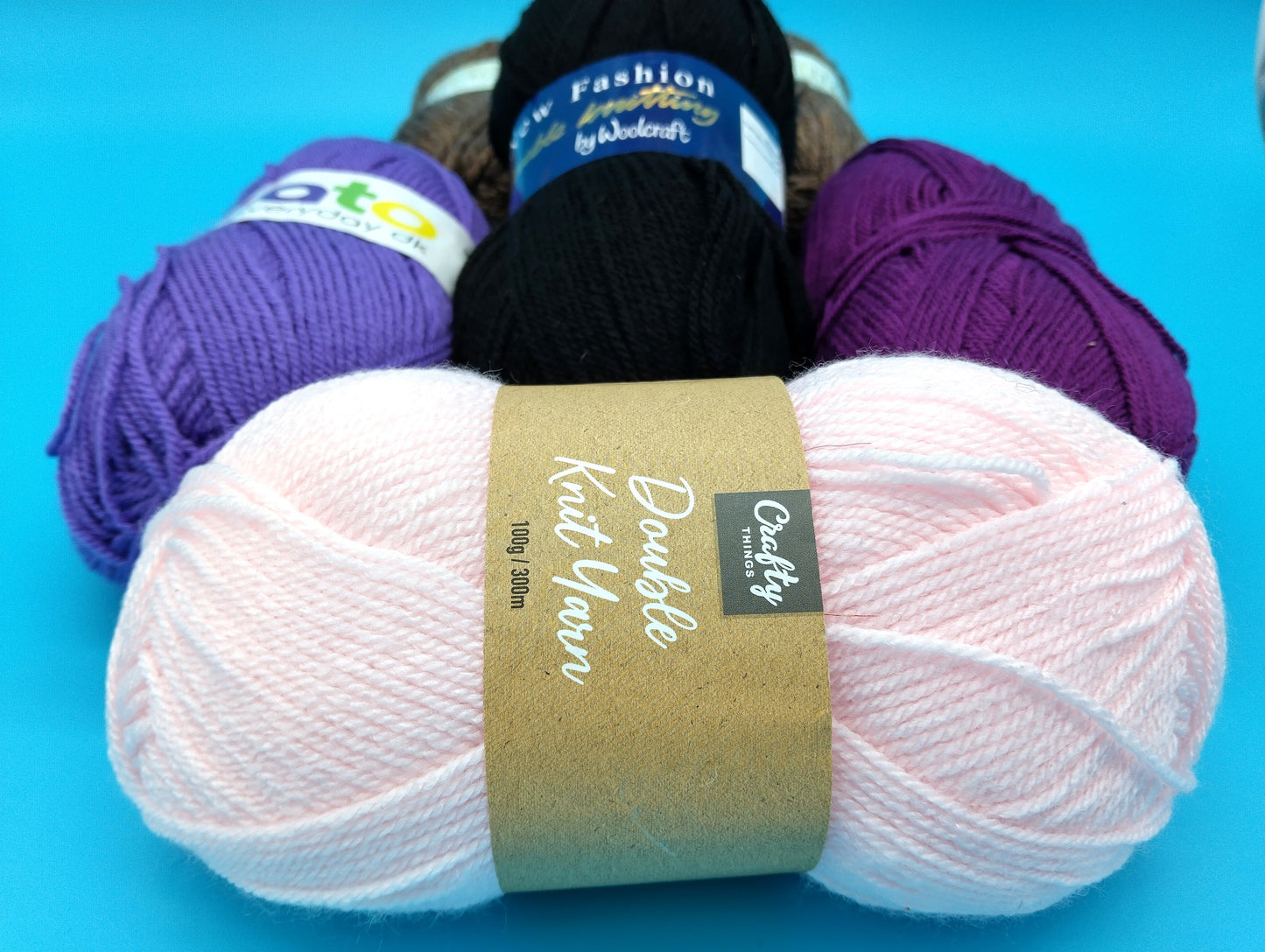 Mixted Wool Yarn. 6 Balls. Start your next crafting project with our Mixed Wool Yarn pack.