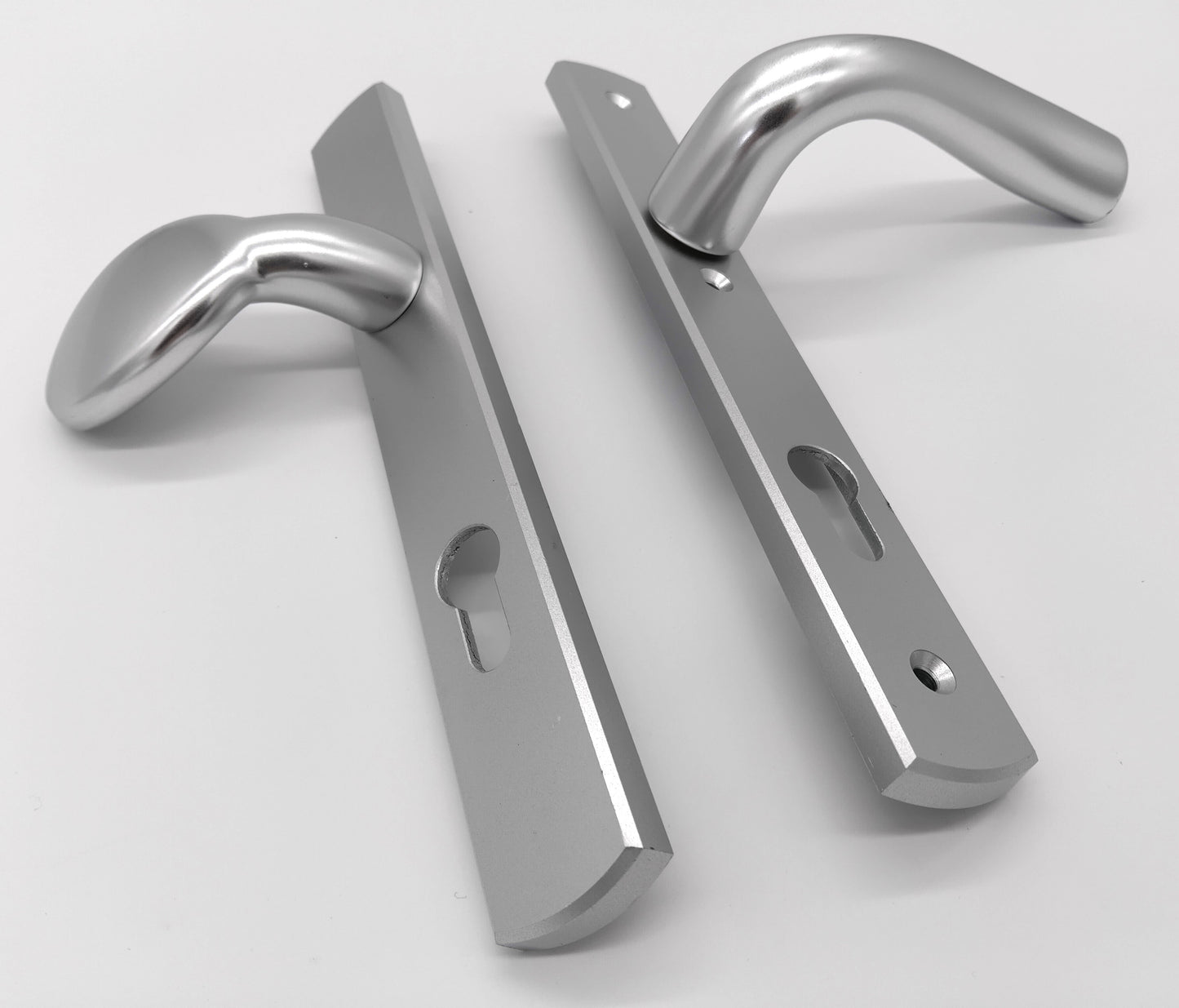 Right Hand Silver - Aluminium The Unsprung Levers and Moveable Pad.Transform your doors with our Right Hand Silver Aluminium