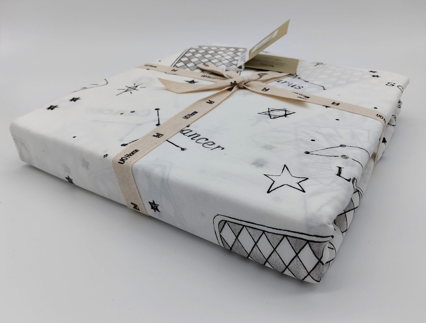 URBAN OUTFITTERS King Duvet. 2 Pillowcases. 100% Cotton