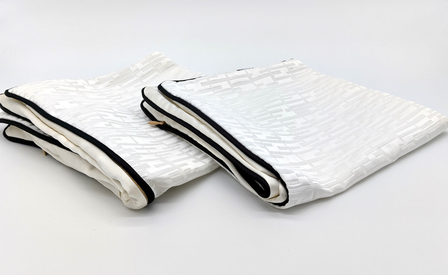 2 pieces Modern White and Black  Sofa - Bed  Cushion Cover. 45 x 45cm. Enhance your home decor with the Set of 2 Modern White and Black Sofa-Bed Cushion Covers.