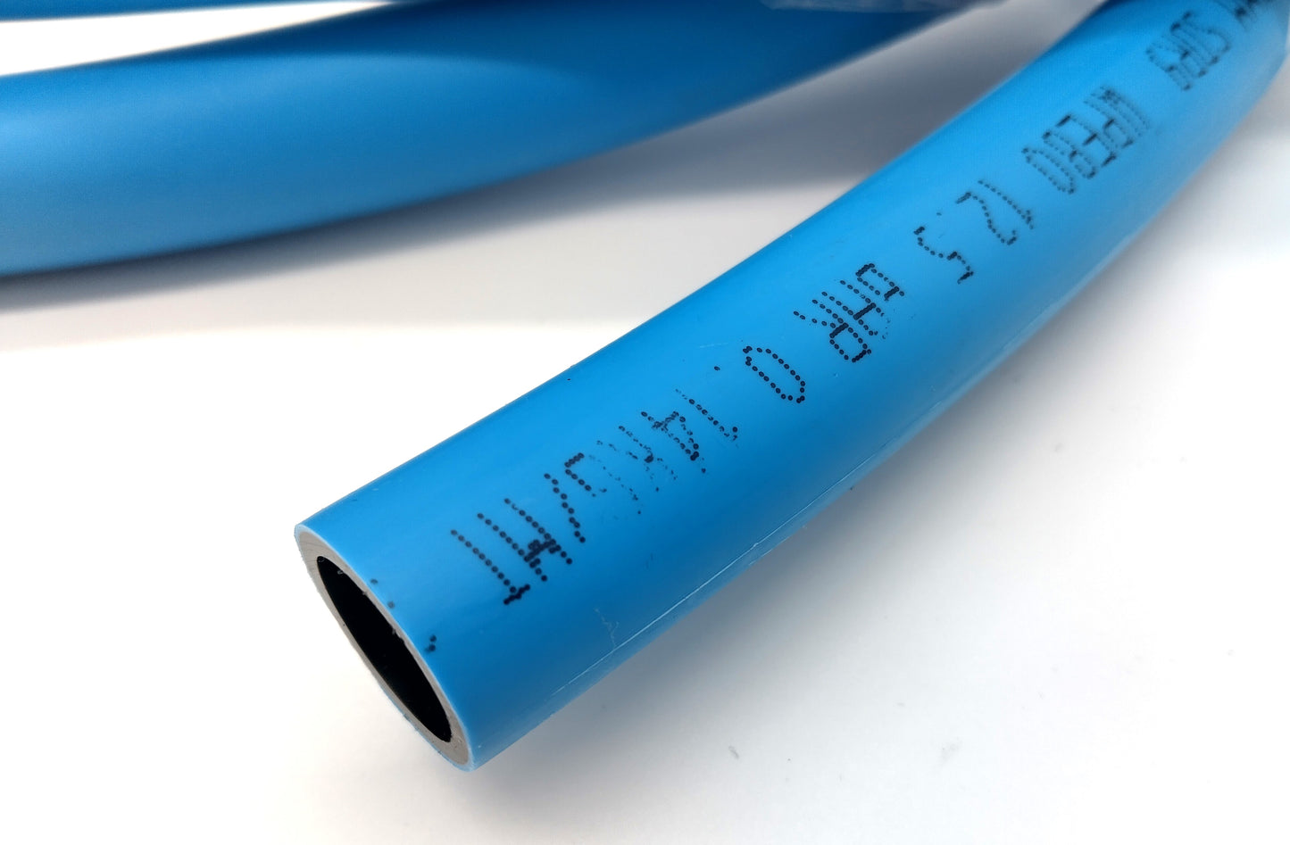 Plastic Cold Water Mains Pipe . 20mm x 3m. Upgrade your plumbing system today!