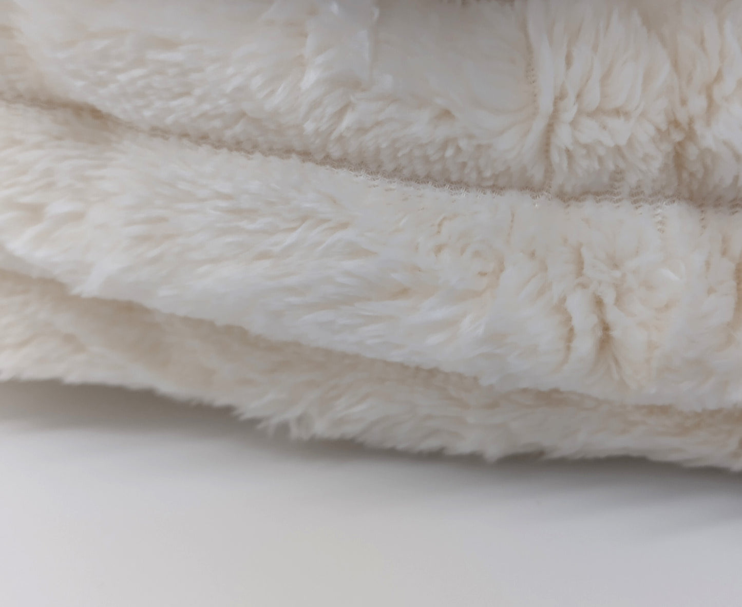 Fluffy Cosy Warm Fleece Blanket. 200x150cm. Stay warm and cozy this season!