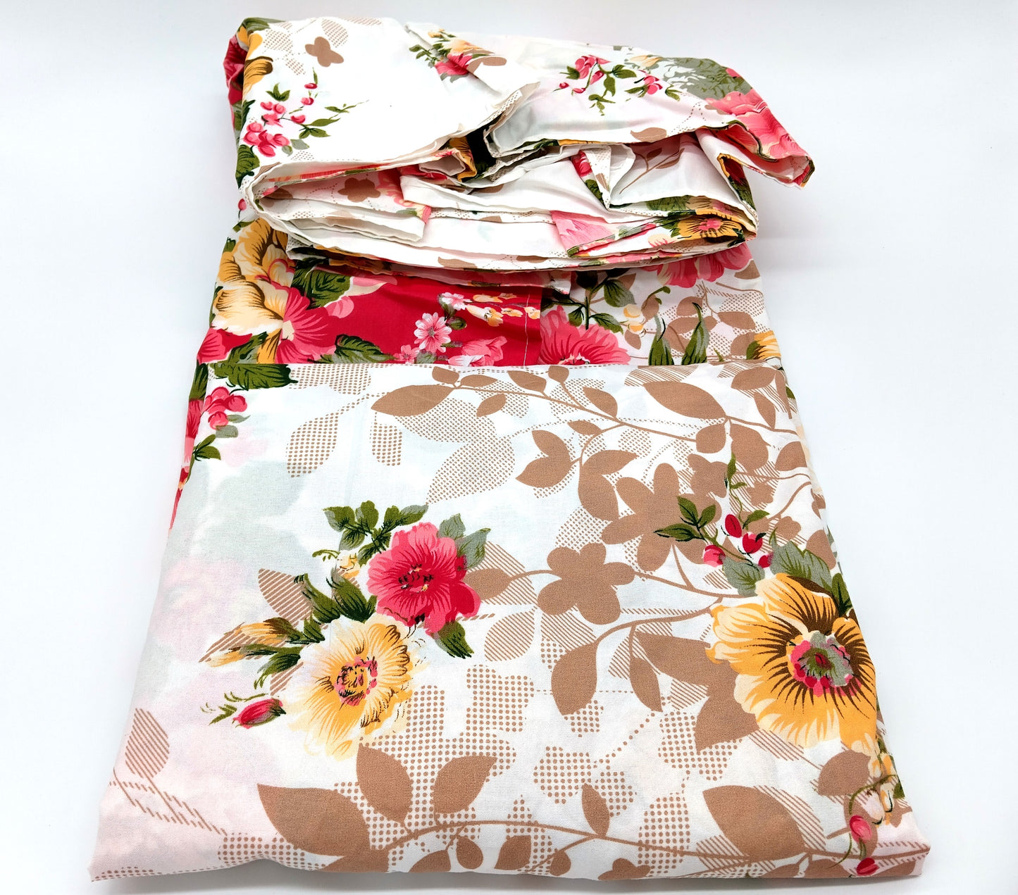 Fioral printed fitted sheet with matching skirt and 2 pillowcases. Refresh your bedroom with this floral bedding set for a stylish, coordinated look!