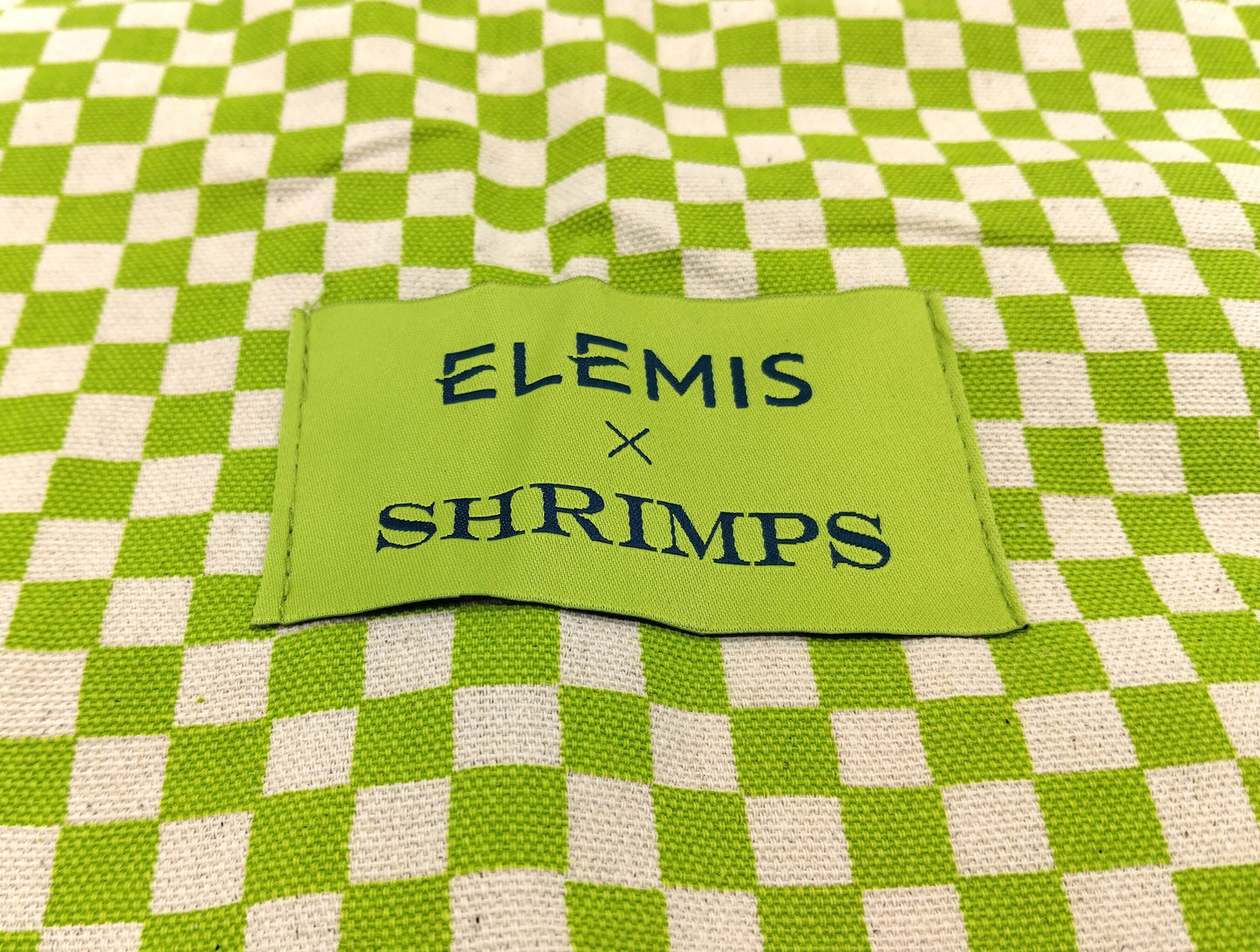 ELEMIS X Shrimps Green Tote Bag.  Don’t miss out on this must-have accessory!