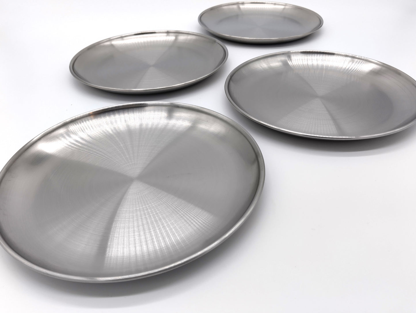 XIACIBDUS 4 pcs Stainless Steel Dinner Plates Set. Enjoy the benefits of unbreakable, easy-to-clean dinnerware that’s perfect for any occasion.