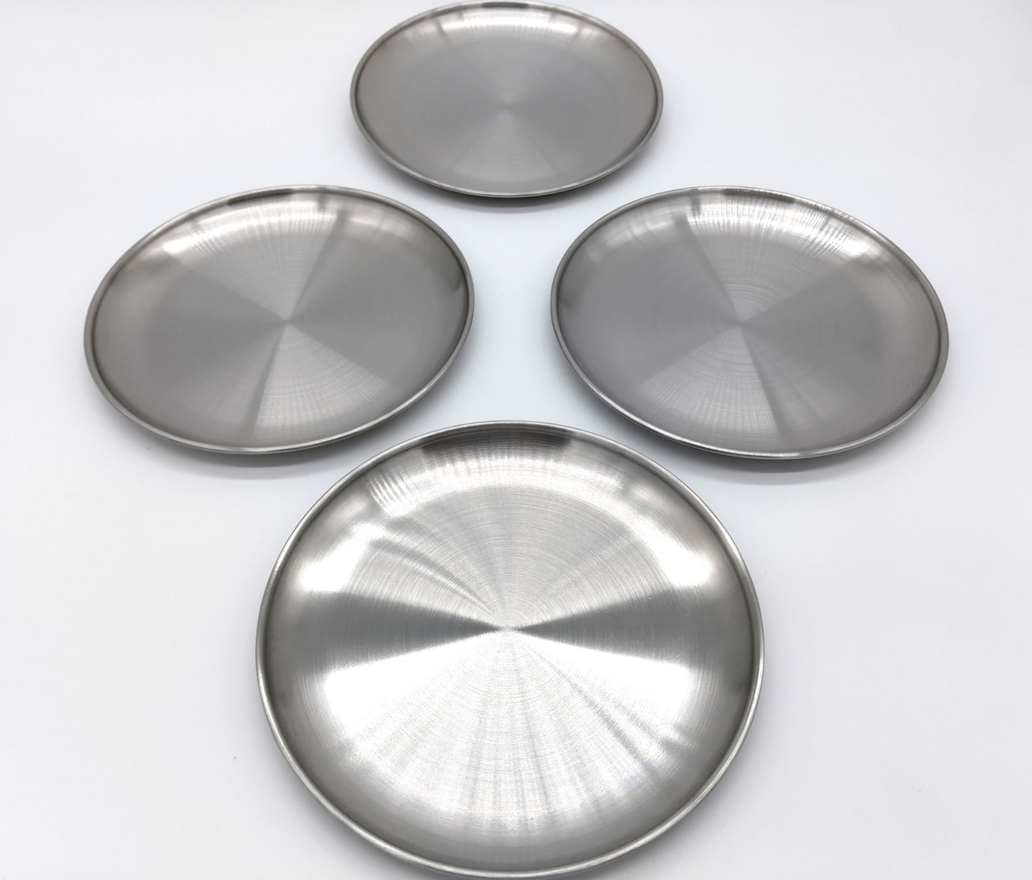 XIACIBDUS 4 pcs Stainless Steel Dinner Plates Set. Enjoy the benefits of unbreakable, easy-to-clean dinnerware that’s perfect for any occasion.