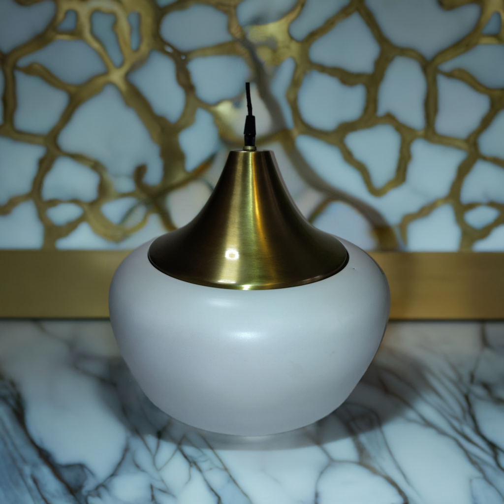 1 lt Pendant White & Antique Brass. Add a touch of elegance to your interior with our 1 lt Pendant Light in White & Antique Brass.